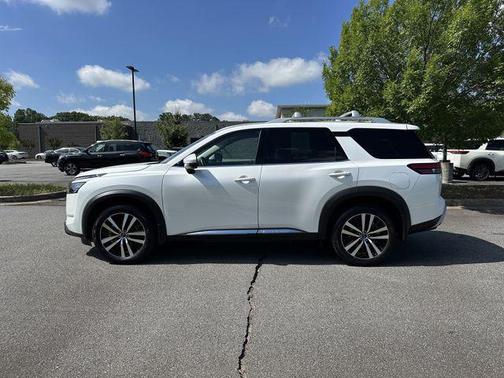 White Pearl 2025 Nissan Pathfinder Platinum 4WD