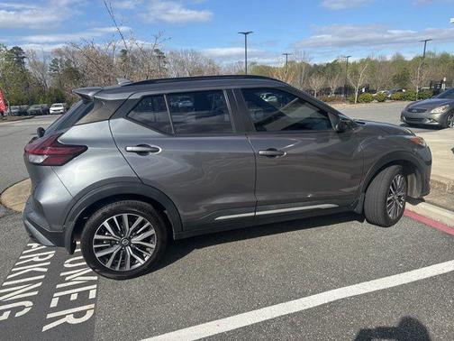 2021 Nissan Kicks SR