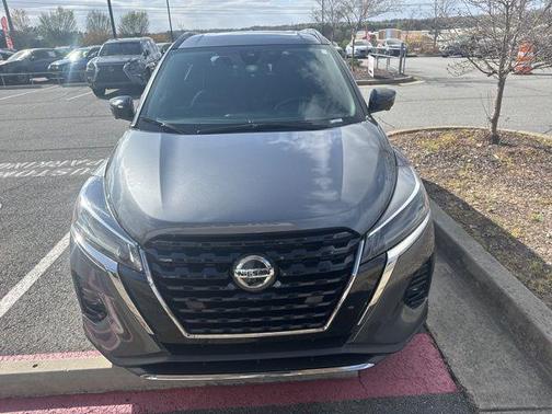 2021 Nissan Kicks SR