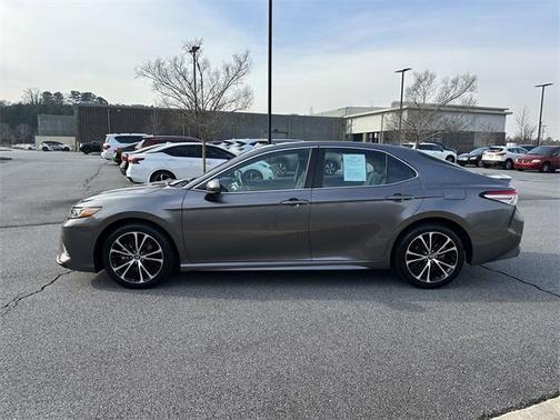 2020 Toyota Camry SE