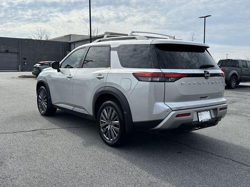 2025 Nissan Pathfinder SL 4WD