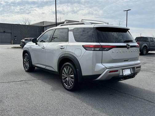 2025 Nissan Pathfinder SL 4WD