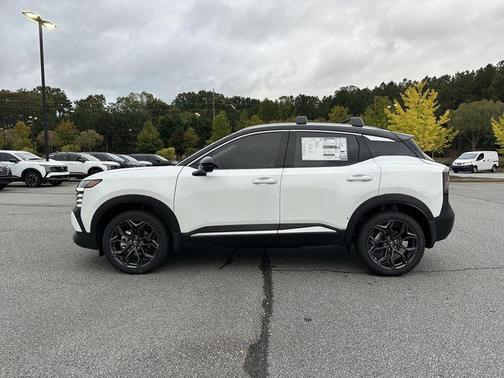 Aspen White 2026 Nissan Kicks SR