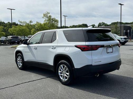Summit White 2023 Chevrolet Traverse LS