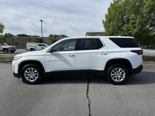 Summit White 2023 Chevrolet Traverse LS