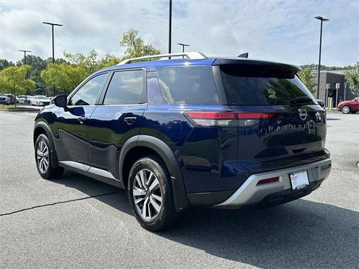 2024 Nissan Pathfinder SL FWD