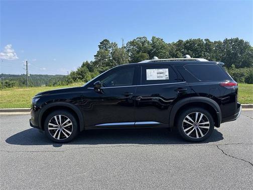 2025 Nissan Pathfinder Platinum FWD