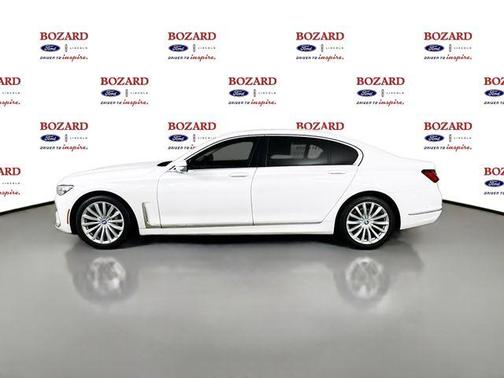 Alpine White 2022 BMW 740 i