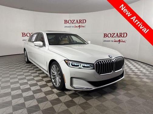 2022 BMW 740 i