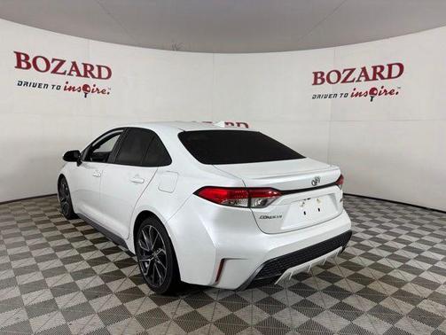 Pearl 2022 Toyota Corolla SE