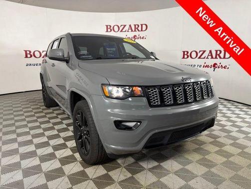 Sting Gray Clearcoat 2019 Jeep Grand Cherokee Altitude