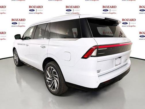 Crystal White Metallic 2026 Lincoln Navigator Reserve