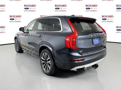 2021 Volvo XC90 T6 Momentum 7 Passenger