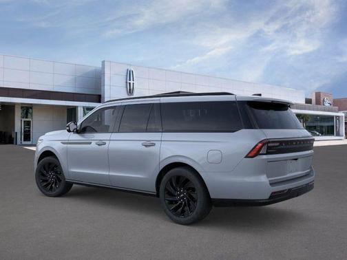 Gray Mist Metallic 2025 Lincoln Navigator L Reserve