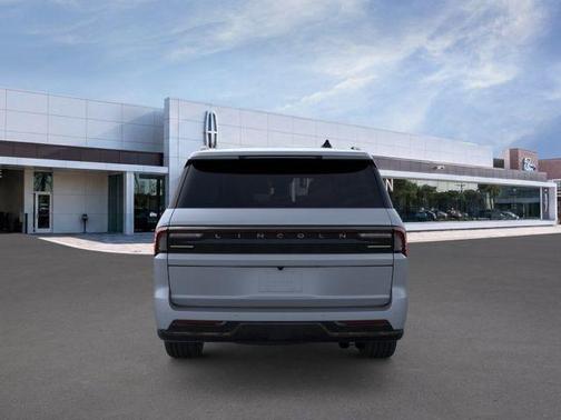 Gray Mist Metallic 2025 Lincoln Navigator L Reserve