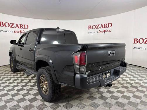 Midnight Black Metallic 2018 Toyota Tacoma SR5
