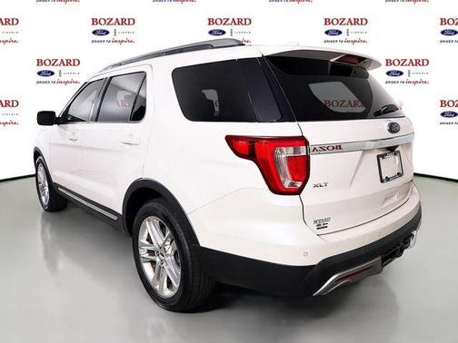 White Platinum Clearcoat Metallic 2017 Ford Explorer XLT