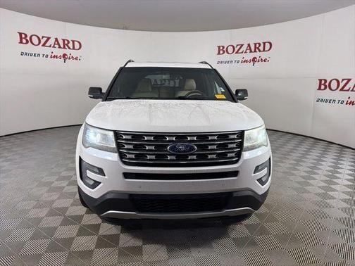 White Platinum Clearcoat Metallic 2017 Ford Explorer XLT