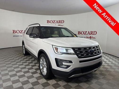 White Platinum Clearcoat Metallic 2017 Ford Explorer XLT