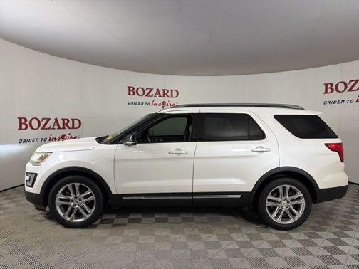 White Platinum Clearcoat Metallic 2017 Ford Explorer XLT