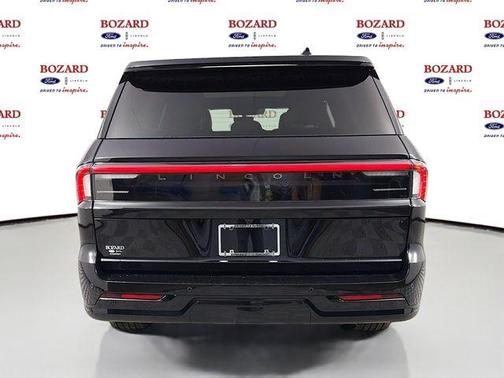 Infinite Black Metallic 2026 Lincoln Navigator Black Label
