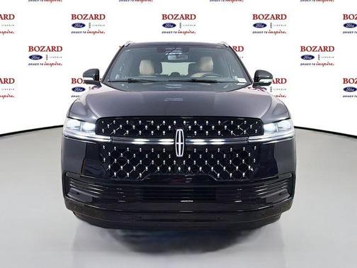 Infinite Black Metallic 2026 Lincoln Navigator Black Label