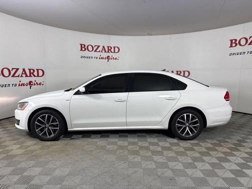 2014 Volkswagen Passat 1.8T Auto Wolfsburg Ed