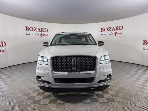 Pearl Metallic 2022 Lincoln Navigator Reserve