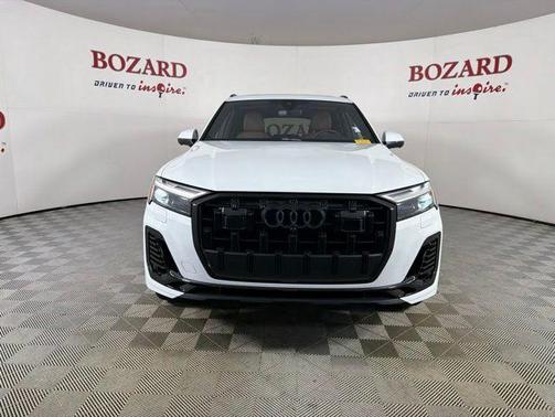 Glacier White Metallic 2025 Audi Q7 55 Premium Plus
