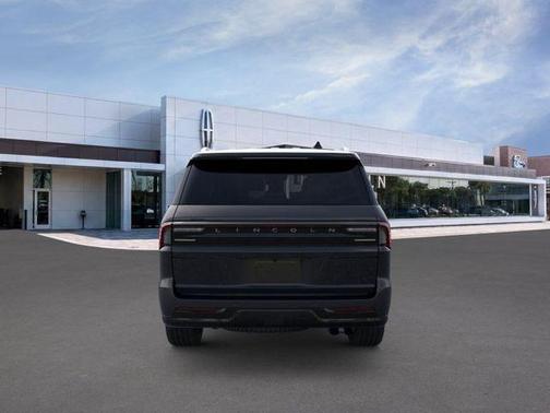 Infinite Black Metallic 2026 Lincoln Navigator Reserve