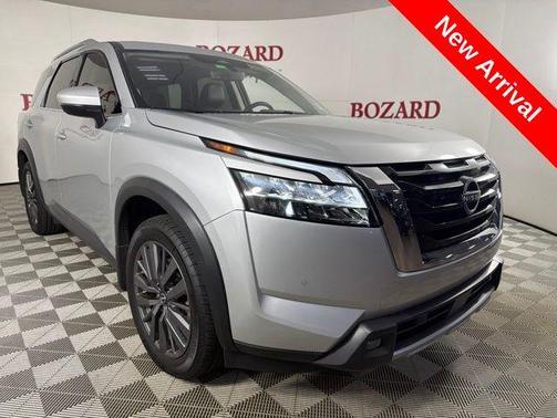 Brilliant Silver Metallic 2024 Nissan Pathfinder SL
