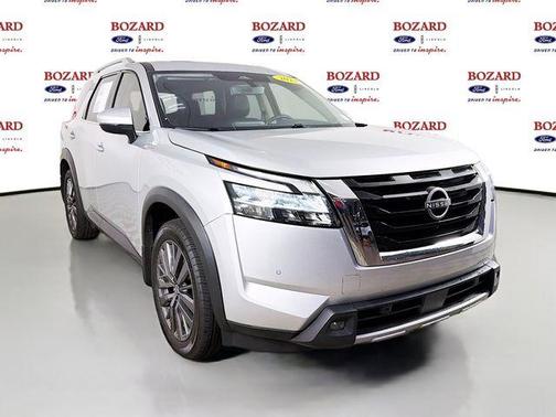 Brilliant Silver Metallic 2024 Nissan Pathfinder SL