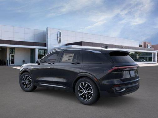 Infinite Black Metallic 2026 Lincoln Nautilus Premiere
