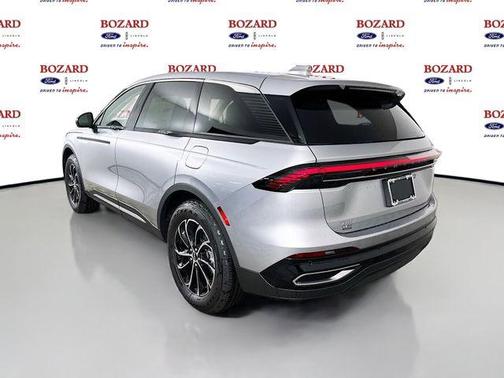 Silver Radiance Metallic 2026 Lincoln Nautilus Premiere