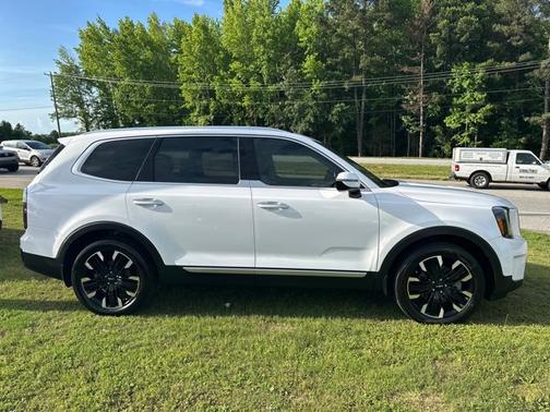 Glacial White Pearl 2023 Kia Telluride SX