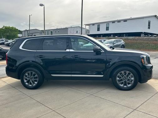 Ebony Black 2023 Kia Telluride LX