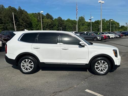 Glacial White Pearl 2022 Kia Telluride LX