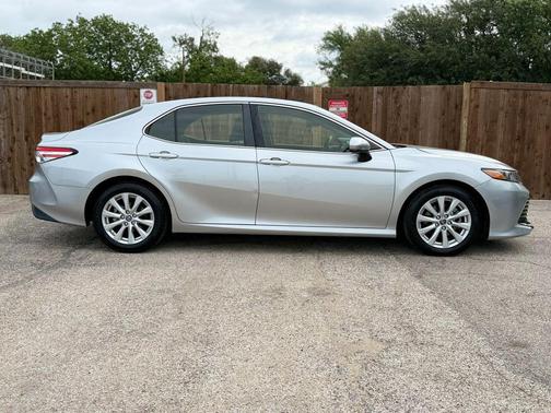 Celestial Silver Metallic 2018 Toyota Camry LE