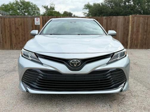 Celestial Silver Metallic 2018 Toyota Camry LE