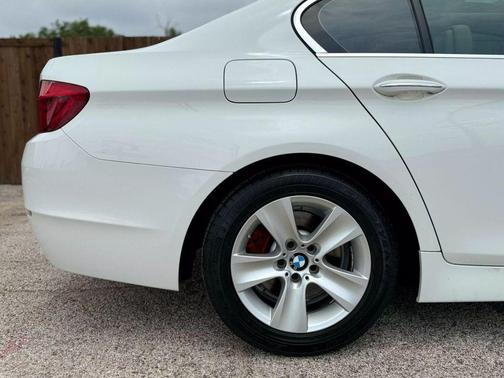 2011 BMW 528 528i Sedan 4D