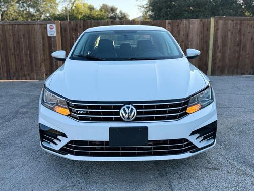 2017 Volkswagen Passat 1.8T R-Line w/Comfort