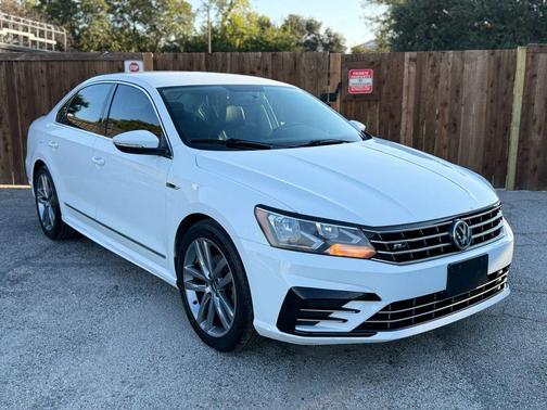 2017 Volkswagen Passat 1.8T R-Line w/Comfort