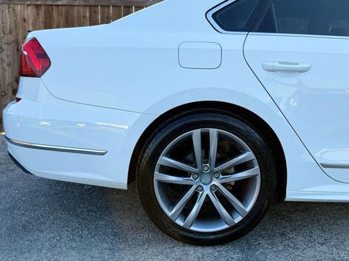 2017 Volkswagen Passat 1.8T R-Line w/Comfort