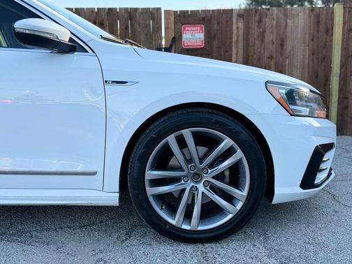 2017 Volkswagen Passat 1.8T R-Line w/Comfort