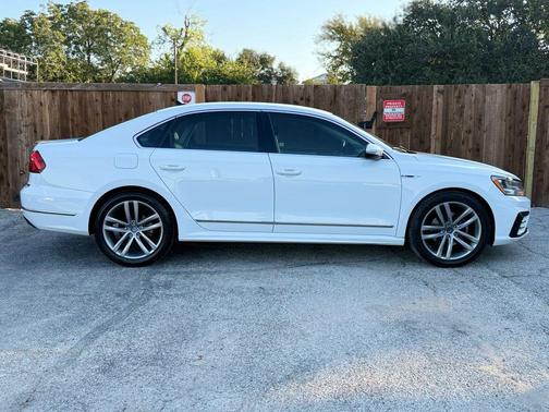2017 Volkswagen Passat 1.8T R-Line w/Comfort