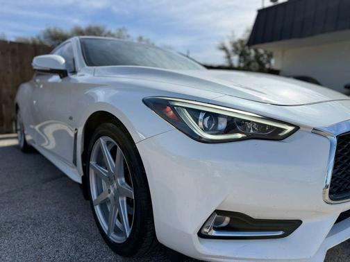 2017 INFINITI Q60 2.0t Premium