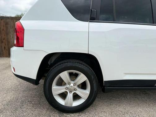 Bright White Clearcoat 2012 Jeep Compass Sport