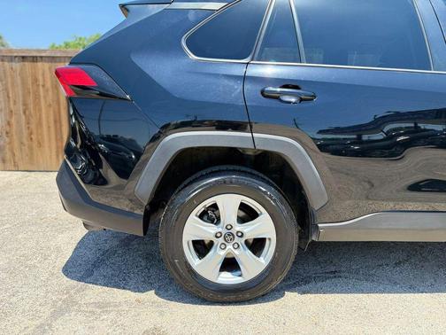 Midnight Black Metallic 2019 Toyota RAV4 XLE