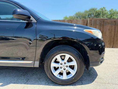 Black 2013 Toyota Highlander SE