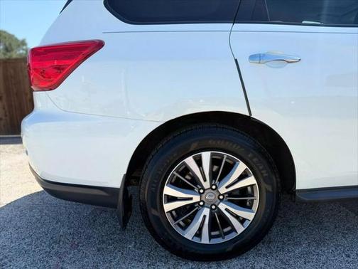 2017 Nissan Pathfinder SL